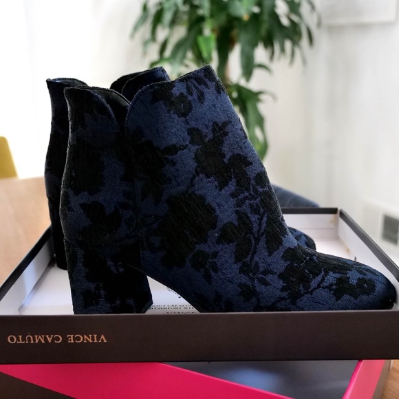 Vince Camuto Kassie Suede Boots, Black and Blue Andromeda 11W — NEW - Picture 4 of 10